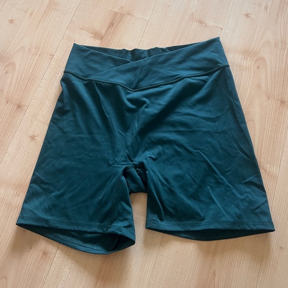 437 High-Waist Dark-Green Teal Biker Shorts - Picture 2 of 4